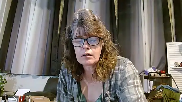 ladylavende3 online show from March 18, 6:46 am