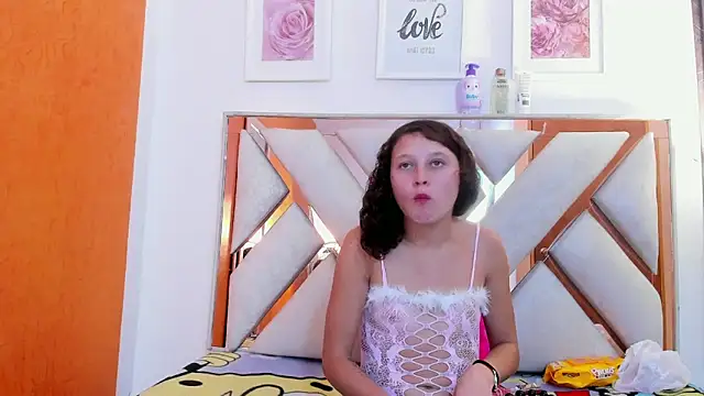 SalomeWilson online show from March 25, 7:09 pm