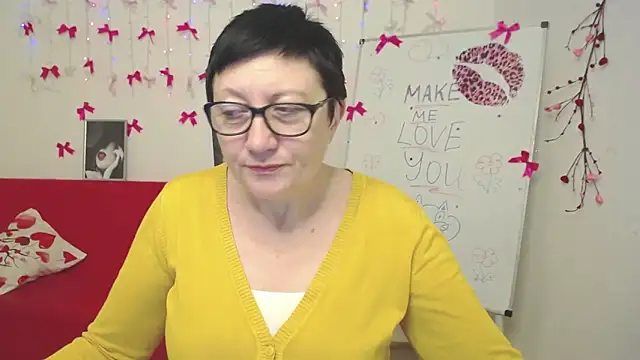 EmilyL0ve online show from February 18, 8:38 pm