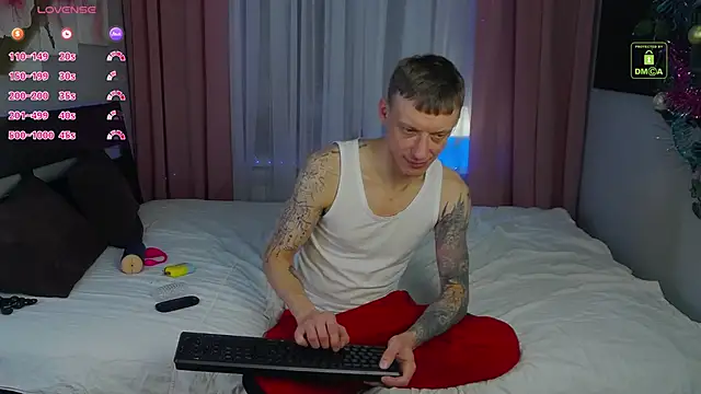 Snapshot of Jamie_Inked chatting on January 10, 3:19 am Jamie Inked online show from January 10, 3:19 am