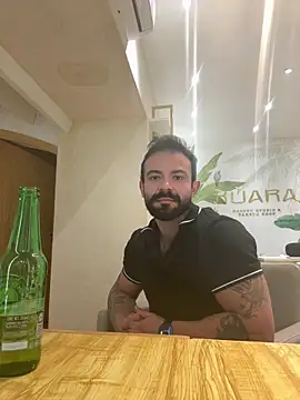 Snapshot of miniman99 chatting on February 6, 11:08 pm miniman99 online show from February 6, 11:08 pm