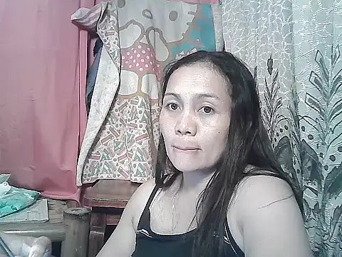 Snapshot of prettymomma24xx chatting on March 29, 9:42 am prettymomma24xx online show from March 29, 9:42 am