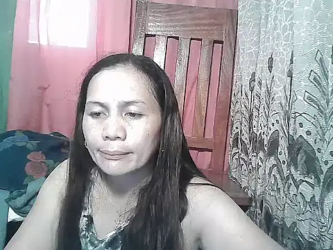 Snapshot of prettymomma24xx chatting on March 31, 2:46 am prettymomma24xx online show from March 31, 2:46 am
