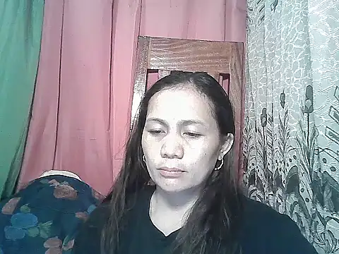 Snapshot of prettymomma24xx chatting on April 1, 1:34 pm prettymomma24xx online show from April 1, 1:34 pm