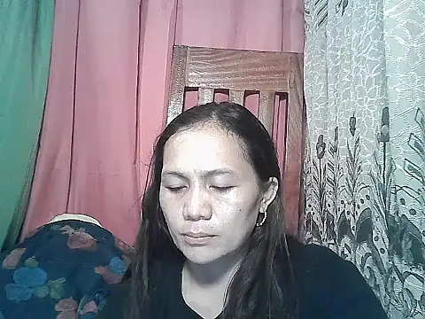 Snapshot of prettymomma24xx chatting on April 1, 1:41 pm prettymomma24xx online show from April 1, 1:41 pm