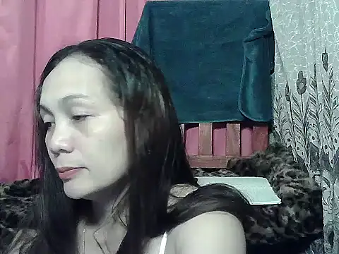 Snapshot of prettymomma24xx chatting on April 9, 4:23 pm prettymomma24xx online show from April 9, 4:23 pm