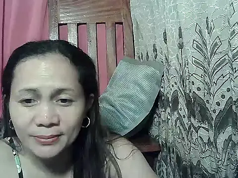 Snapshot of prettymomma24xx chatting on April 14, 3:51 pm prettymomma24xx online show from April 14, 3:51 pm