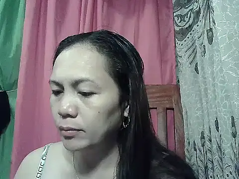 Snapshot of prettymomma24xx chatting on April 21, 7:06 pm prettymomma24xx online show from April 21, 7:06 pm