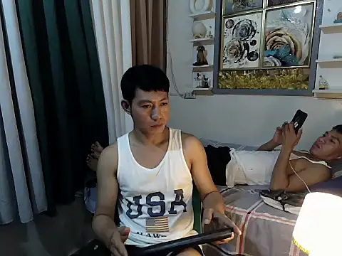 xfuckerboyx online show from August 4, 3:32 am