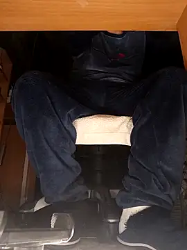 Tommybpdy online show from February 8, 10:35 pm