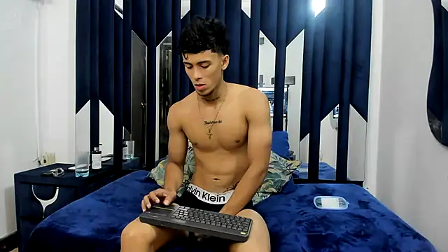 Snapshot of aishaxht chatting on May 13, 8:38 pm aishaxht online show from May 13, 8:38 pm