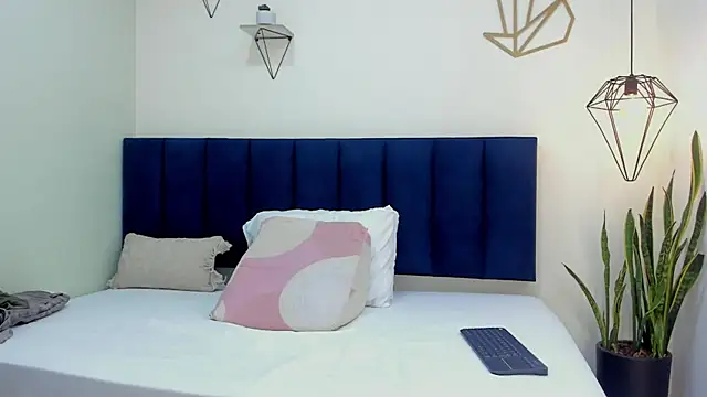 mayaevansmg online show from February 20, 12:16 pm