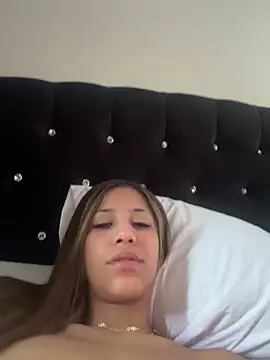 Snapshot of vicky_bass_ chatting on March 7, 7:44 pm vicky bass online show from March 7, 7:44 pm