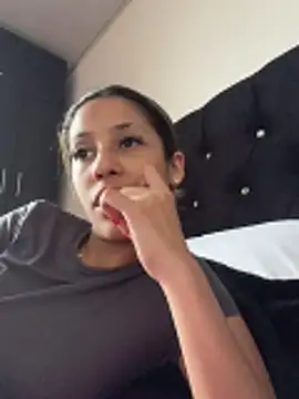 Snapshot of vicky_bass_ chatting on March 9, 8:13 pm vicky bass online show from March 9, 8:13 pm