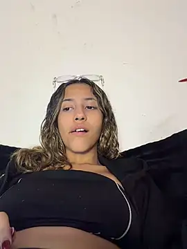 Snapshot of vicky_bass_ chatting on March 11, 2:28 am vicky bass online show from March 11, 2:28 am
