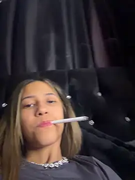 Snapshot of vicky_bass_ chatting on March 14, 2:17 am vicky bass online show from March 14, 2:17 am