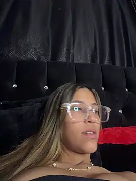 Snapshot of vicky_bass_ chatting on March 17, 1:43 am vicky bass online show from March 17, 1:43 am