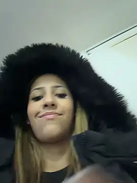 Snapshot of vicky_bass_ chatting on March 29, 2:22 am vicky bass online show from March 29, 2:22 am