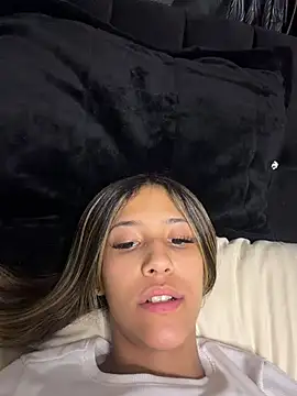 Snapshot of vicky_bass_ chatting on April 5, 2:09 am vicky bass online show from April 5, 2:09 am