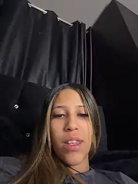 Snapshot of vicky_bass_ chatting on April 11, 2:38 am vicky bass online show from April 11, 2:38 am