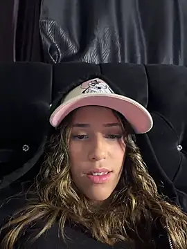 Snapshot of vicky_bass_ chatting on April 25, 12:13 am vicky bass online show from April 25, 12:13 am