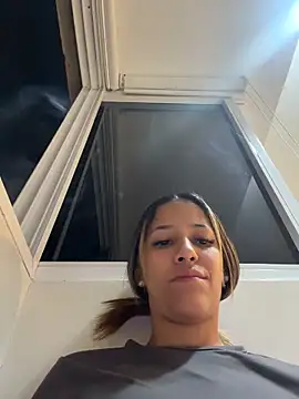 Snapshot of vicky_bass_ chatting on May 1, 1:43 am vicky bass online show from May 1, 1:43 am
