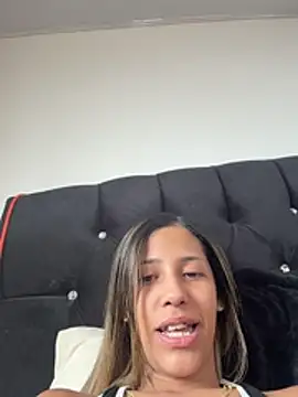 Snapshot of vicky_bass_ chatting on June 3, 2:19 pm vicky bass online show from June 3, 2:19 pm