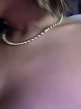 Snapshot of vicky_bass_ chatting on June 28, 1:33 am vicky bass online show from June 28, 1:33 am