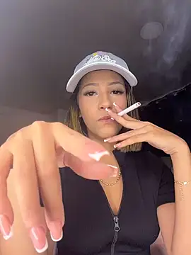 Snapshot of vicky_bass_ chatting on July 6, 12:18 am vicky bass online show from July 6, 12:18 am