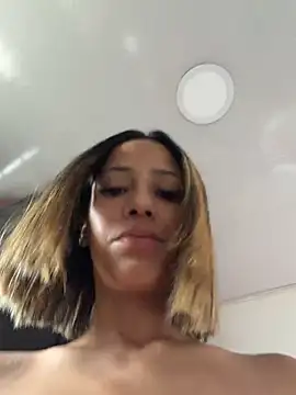 Snapshot of vicky_bass_ chatting on July 17, 5:29 pm vicky bass online show from July 17, 5:29 pm
