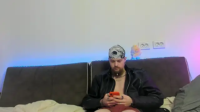 Snapshot of Lev_Miller chatting on March 7, 2:19 am Lev Miller online show from March 7, 2:19 am