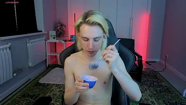 lucidangelok1 online show from March 24, 2:16 am