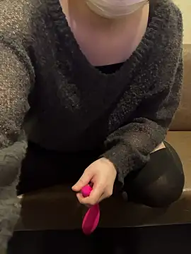 Snapshot of pon05240 chatting on April 14, 5:02 am pon05240 online show from April 14, 5:02 am