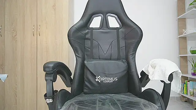 Snapshot of celestes777 chatting on February 27, 7:47 pm celestes777 online show from February 27, 7:47 pm