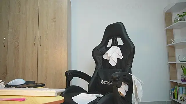 Snapshot of celestes777 chatting on March 16, 7:40 pm celestes777 online show from March 16, 7:40 pm