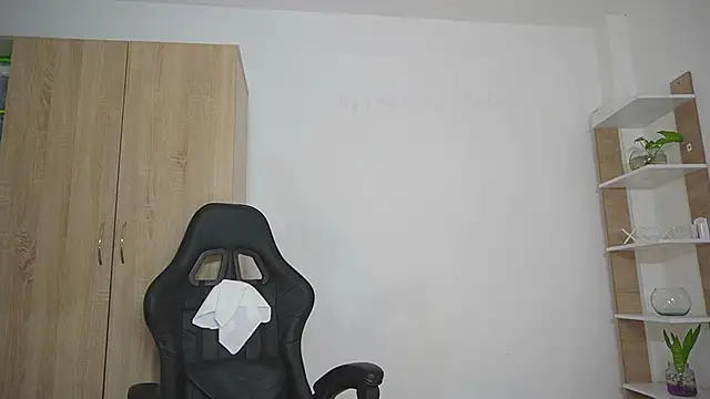 Snapshot of celestes777 chatting on March 17, 8:23 pm celestes777 online show from March 17, 8:23 pm