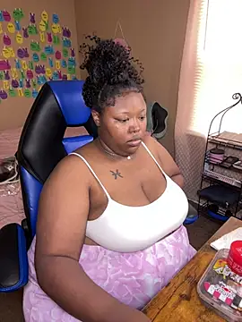 Chocolatebunnyxx96 online show from July 27, 9:33 pm