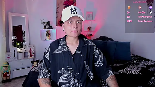 Snapshot of Zury_Ramirez chatting on February 16, 8:27 pm Zury Ramirez online show from February 16, 8:27 pm