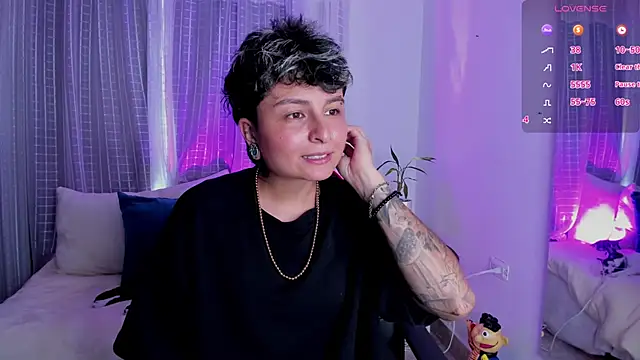 Snapshot of Zury_Ramirez chatting on April 1, 10:40 pm Zury Ramirez online show from April 1, 10:40 pm