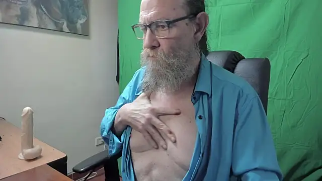 Snapshot of Uncle_Hottie chatting on March 10, 5:18 pm Uncle Hottie online show from March 10, 5:18 pm