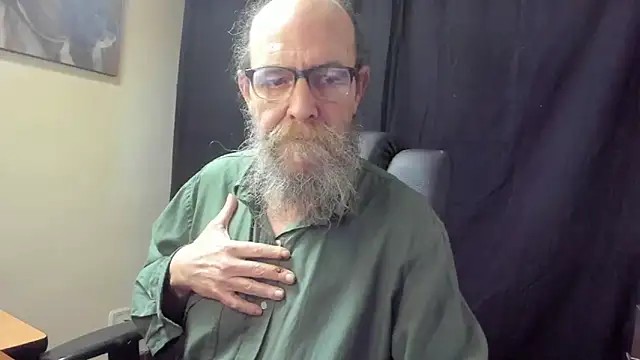 Snapshot of Uncle_Hottie chatting on March 25, 8:59 pm Uncle Hottie online show from March 25, 8:59 pm