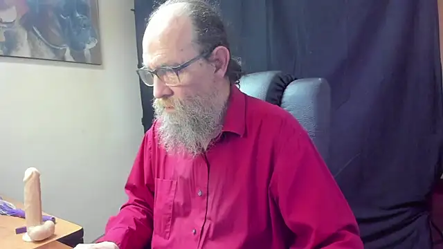 Snapshot of Uncle_Hottie chatting on April 1, 5:10 pm Uncle Hottie online show from April 1, 5:10 pm