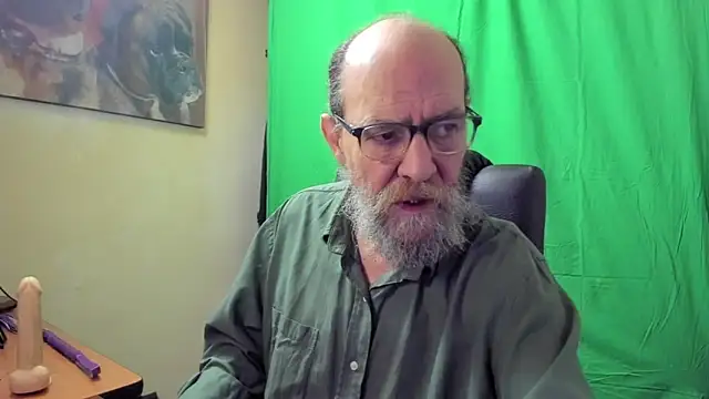 Snapshot of Uncle_Hottie chatting on April 15, 4:58 pm Uncle Hottie online show from April 15, 4:58 pm