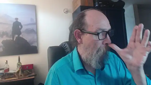 Snapshot of Uncle_Hottie chatting on June 16, 3:03 pm Uncle Hottie online show from June 16, 3:03 pm
