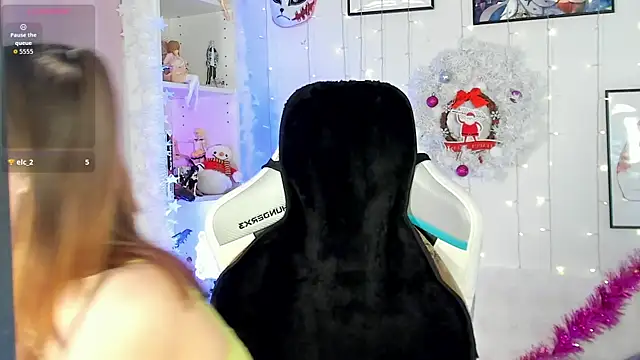 Snapshot of Layla_Bloom chatting on January 10, 5:37 pm Layla Bloom online show from January 10, 5:37 pm