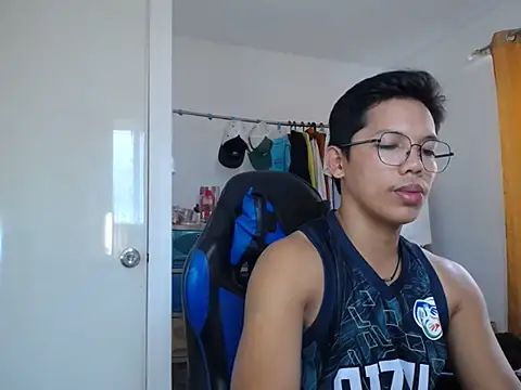 holly oreo online show from June 13, 2:53 am