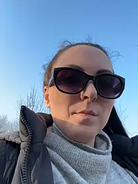 InkedCurly L online show from March 10, 3:17 pm