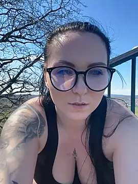 InkedCurly L online show from April 5, 10:45 am