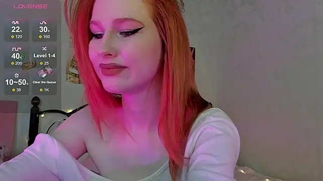 LovelytLuna online show from February 3, 6:40 am