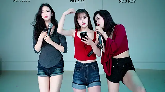 Snapshot of QIANXI_004 chatting on March 8, 11:58 am QIANXI 004 online show from March 8, 11:58 am